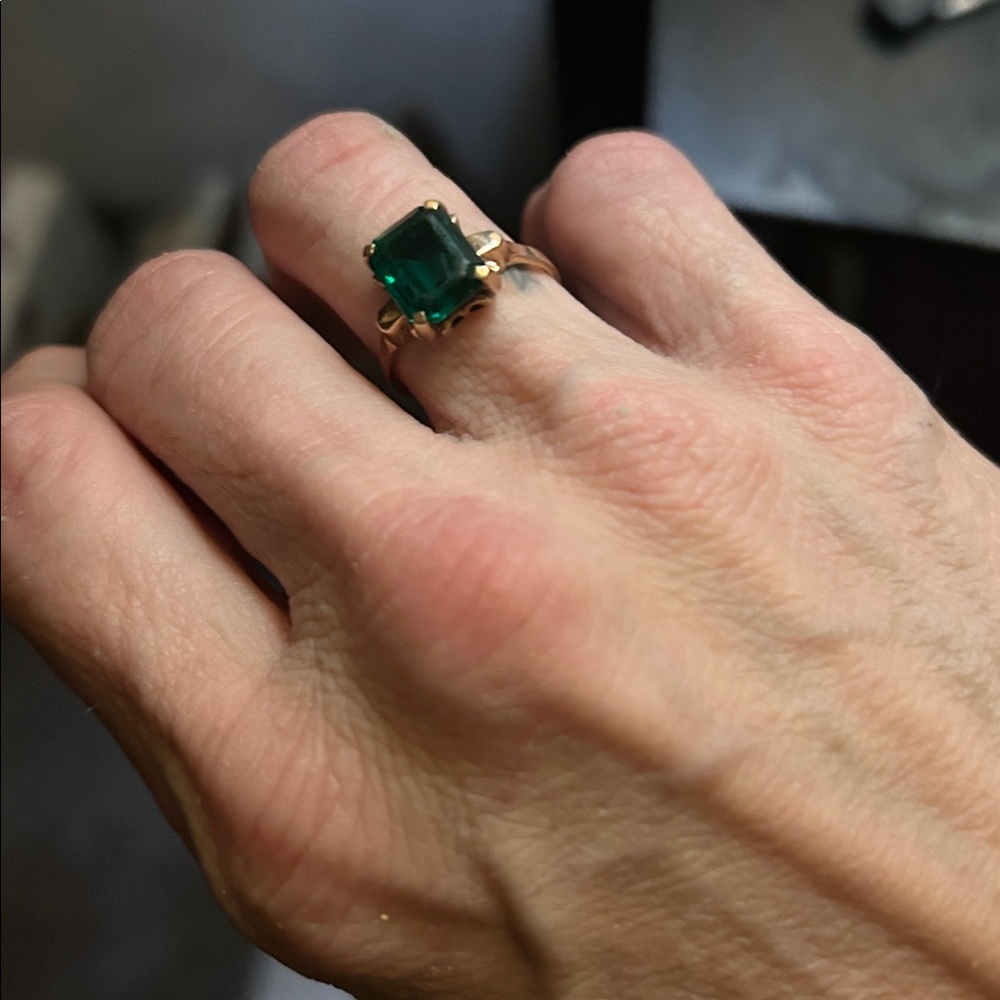 Vintage Emerald 10k Solid Gold Ring - image 3